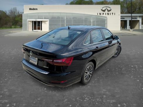 Used 2019 Volkswagen Jetta SE w/ Cold Weather Package FWD image 4