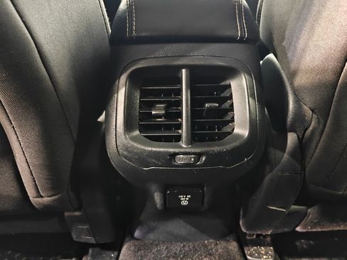 Used 2015 Jeep Cherokee Latitude w/ Cold Weather Group image 27