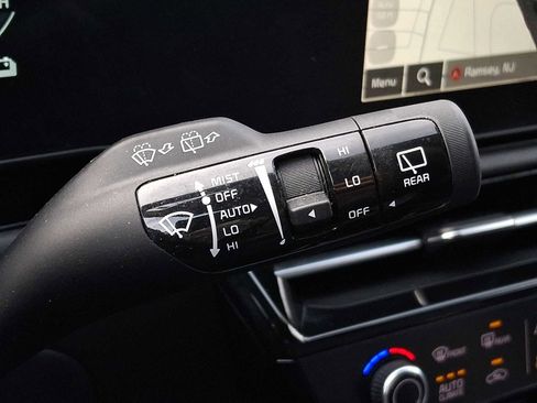 Used 2023 Kia Niro EX image 23