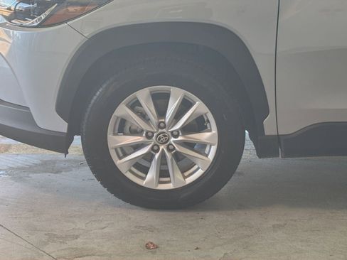 Used 2025 Toyota Corolla Cross LE image 29