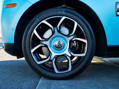 Used 2022 Rolls-Royce Cullinan Black Badge w/ Dark Exterior Package image 3