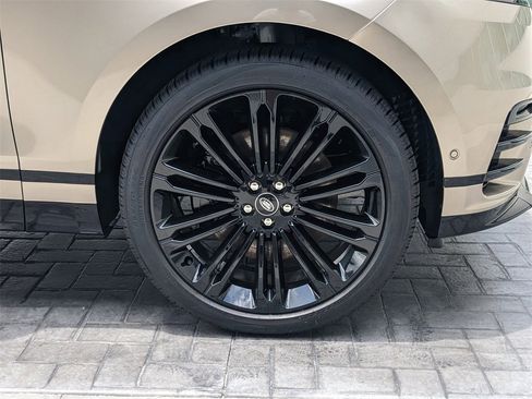 New 2026 Land Rover Range Rover Velar Dynamic SE image 10