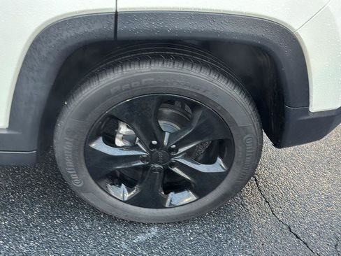 Used 2021 Jeep Compass Latitude image 31