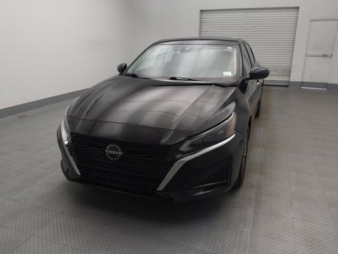 Used 2023 Nissan Altima 2.5 SV w/ SV Premium Package AWD/4WD image 15