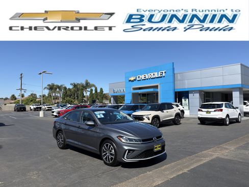 Used 2025 Volkswagen Jetta SE FWD image 1
