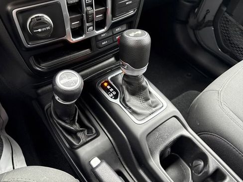 Used 2021 Jeep Wrangler Unlimited Sport AWD/4WD image 17