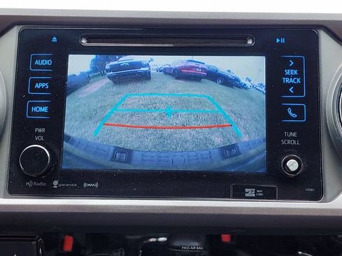 Used 2018 Toyota Tacoma TRD Off-Road AWD/4WD image 23
