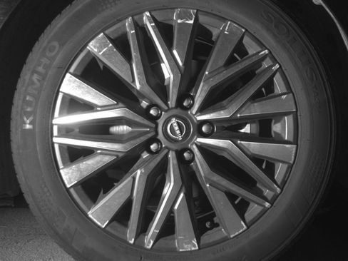 Used 2025 Nissan Altima 2.5 SV FWD image 16