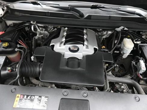 Used 2017 Cadillac Escalade Luxury AWD/4WD image 38