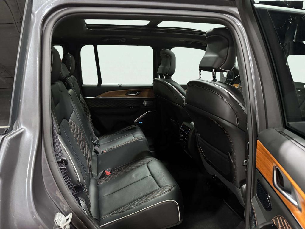 Used 2024 Jeep Grand Cherokee Summit AWD/4WD image 29