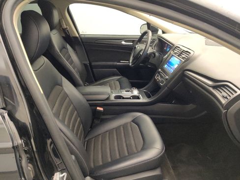 Used 2018 Ford Fusion SE w/ Equipment Group 201A image 21