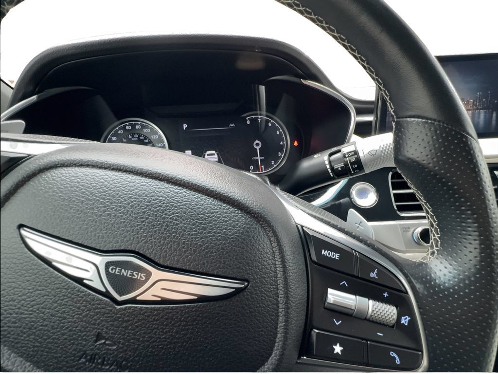 Used 2025 Genesis G70 2.5T RWD image 41
