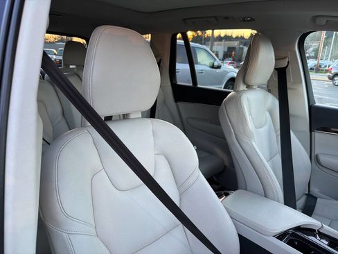 Used 2016 Volvo XC90 T6 Momentum w/ Momentum Plus Package image 17