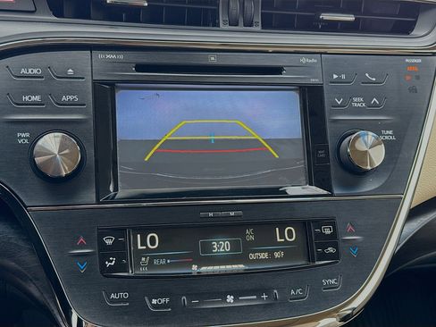 Used 2018 Toyota Avalon Limited image 10