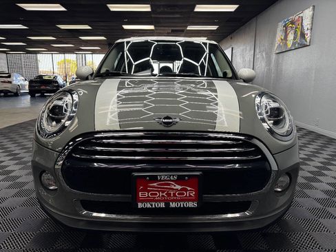 Used 2019 MINI Cooper 4-Door Hardtop w/ Premium Package image 4