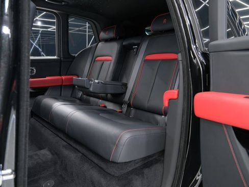 Used 2025 Rolls-Royce Cullinan image 24