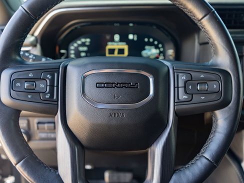 Used 2023 GMC Yukon XL Denali Ultimate AWD/4WD image 11
