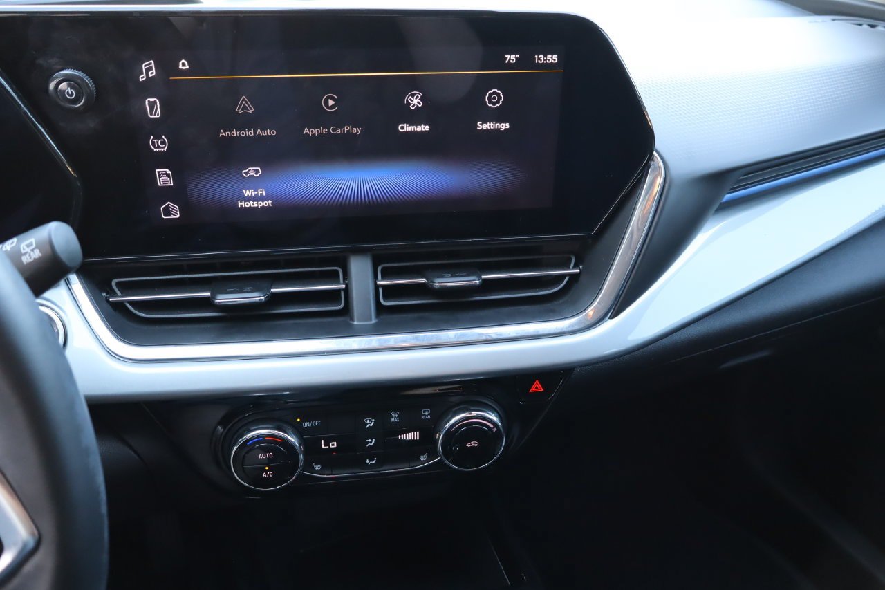 Used 2025 Chevrolet Trax LT w/ LT Convenience Package FWD image 6