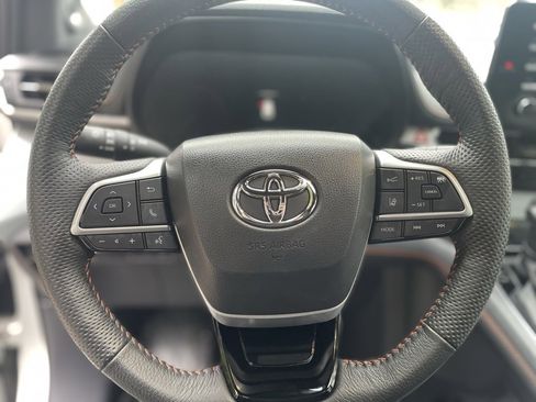 Used 2023 Toyota Sienna XSE image 11