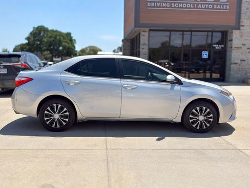 Used 2016 Toyota Corolla LE FWD image 9