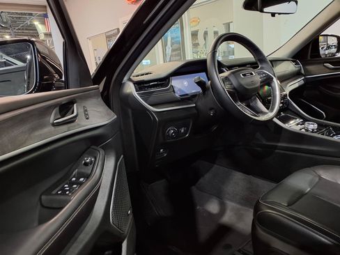 Certified 2021 Jeep Grand Cherokee L Limited w/ Luxury Tech Group II AWD/4WD image 13