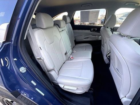 Used 2025 Kia Sorento S image 27