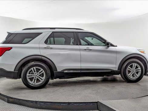 Used 2020 Ford Explorer XLT image 8