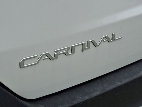 New 2026 Kia Carnival EX image 24