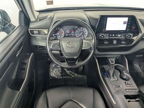 Used 2021 Toyota Highlander XLE FWD image 40