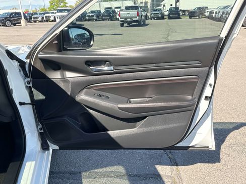 Used 2020 Nissan Altima 2.0 SR FWD image 19
