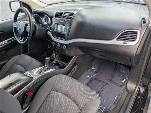 Used 2018 Dodge Journey SXT FWD image 19