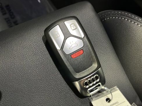 Used 2024 Audi Q5 e Premium w/ Convenience Package AWD/4WD image 39