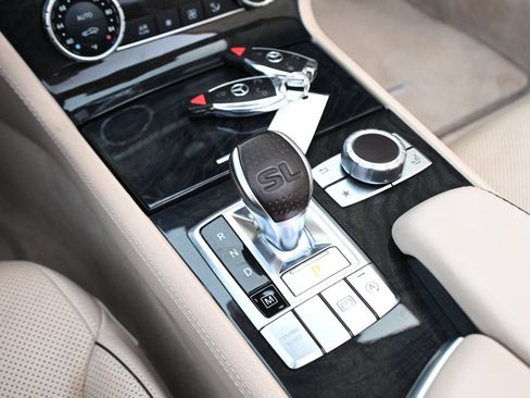 Used 2018 Mercedes-Benz SL 550 image 32