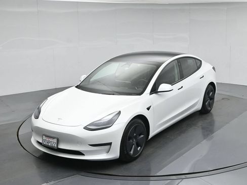 Used 2022 Tesla Model 3 Long Range AWD/4WD image 32