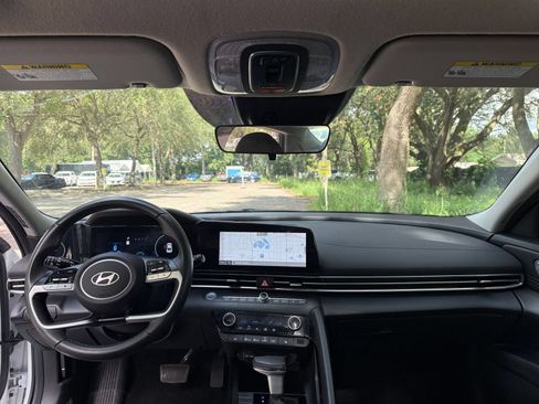 Used 2025 Hyundai Elantra SEL FWD image 32