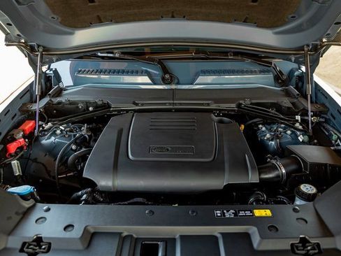 New 2025 Land Rover Defender 110 S image 31