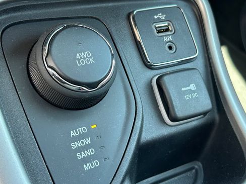 Used 2018 Jeep Compass Sport AWD/4WD image 14