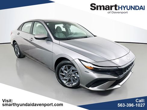 Certified 2024 Hyundai Elantra SEL image 1