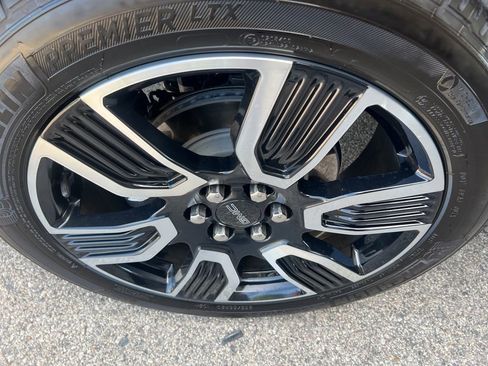 Used 2019 GMC Acadia SLT w/ Black Edition FWD image 42