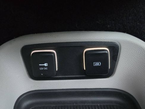 Used 2017 Chrysler Pacifica Limited w/ UConnect Theater Package FWD image 26