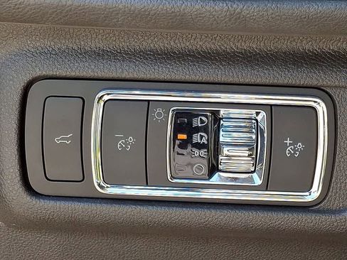 Used 2021 Lincoln Corsair FWD w/ Premium Package image 25