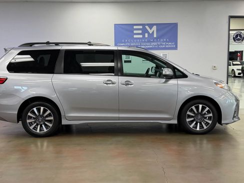 Used 2018 Toyota Sienna XLE Premium AWD/4WD image 5