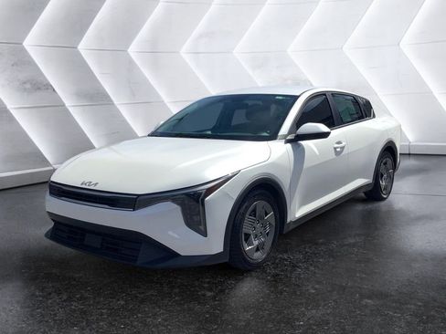 Used 2025 Kia K4 FWD image 3