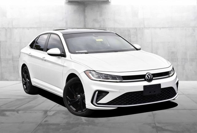 Used 2025 Volkswagen Jetta SE FWD image 2
