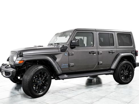 Used 2025 Jeep Wrangler Unlimited Sahara AWD/4WD image 4