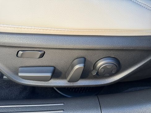 Used 2025 Genesis G70 3.3T Advanced image 14