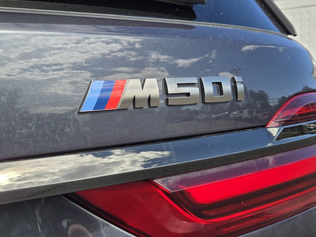 Used 2021 BMW X7 M50i w/ Dynamic Handling Package AWD/4WD image 13