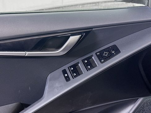 Used 2023 Kia Niro LX image 15