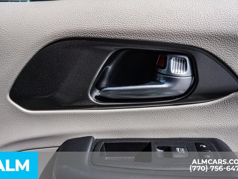 Used 2024 Chrysler Pacifica Touring-L FWD image 49
