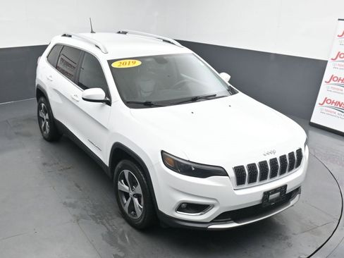 Used 2019 Jeep Cherokee Limited image 26